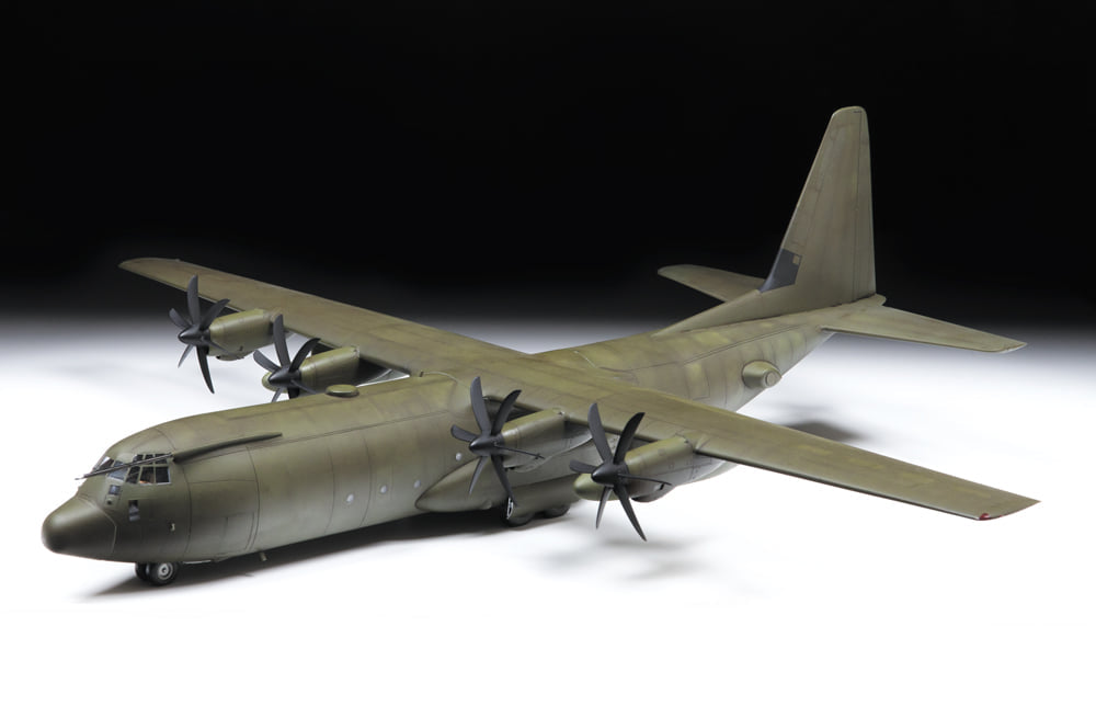 Zvezda 1/72 Lockheed Martin C-130 J-30 Hercules 7324