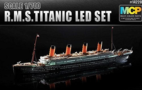 Plastic Kit Academy 1/700 scale RMS Titanic with LED Lighting (MCP Lights) 14220