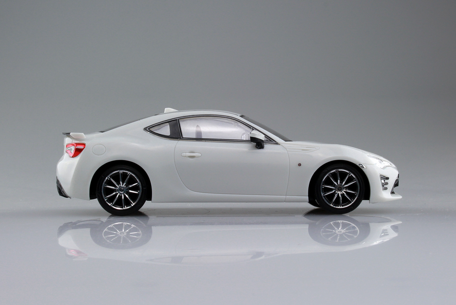 Aoshima 1/32 TOYOTA 86 (Crystal White Pearl) 1/32 scale 05418