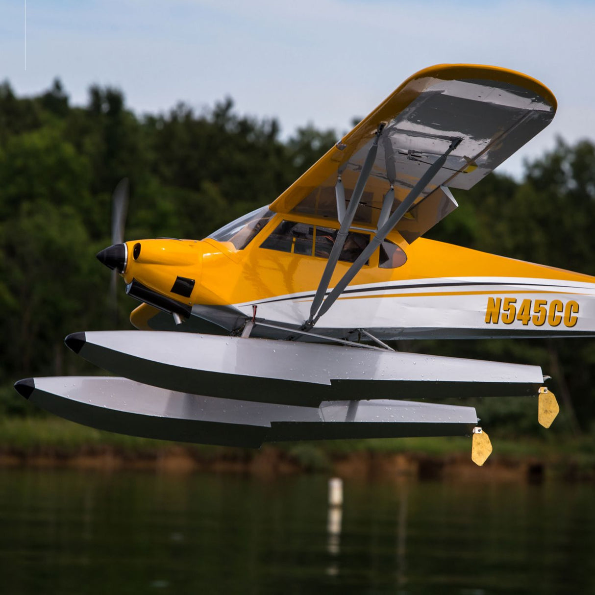 Hangar 9 Carbon Cub 15cc ARF