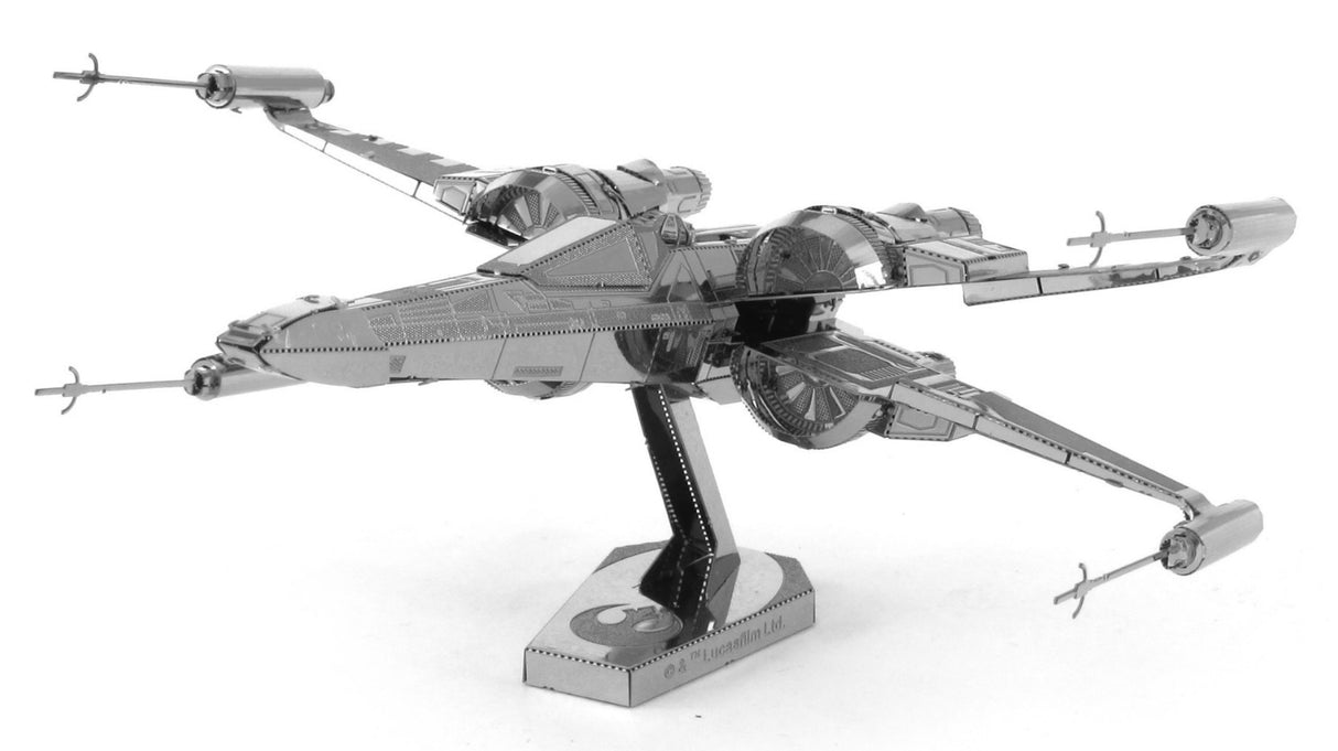 MMS269 Poe Damerons X-Wing Fighter