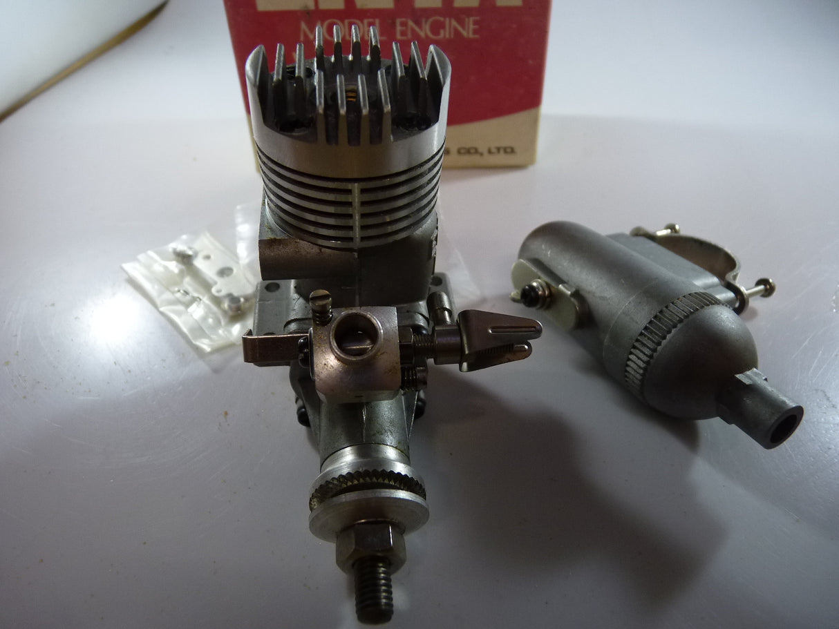 Enya .19-V Carb Engine with silencer Model 4005