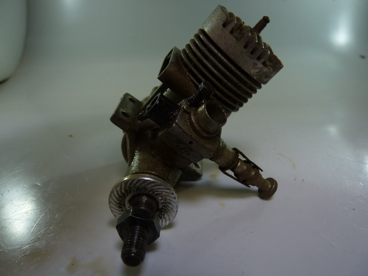 Second Hand engine Glow 2-stroke OS MAX 25 no silencer (Box63)