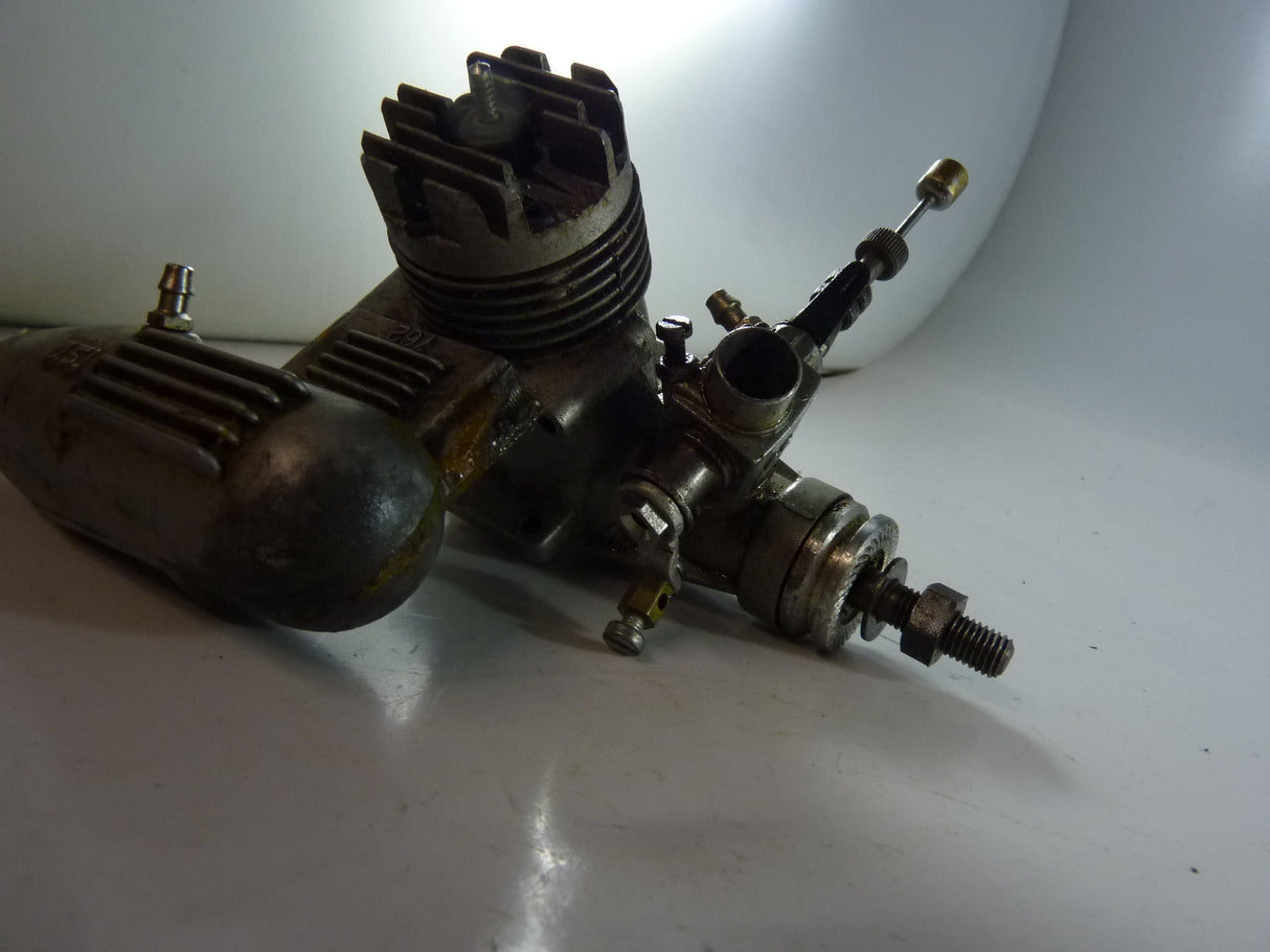 Second Hand engine Glow 2-stroke os Max 28 with damaged silencer (BOX 63)