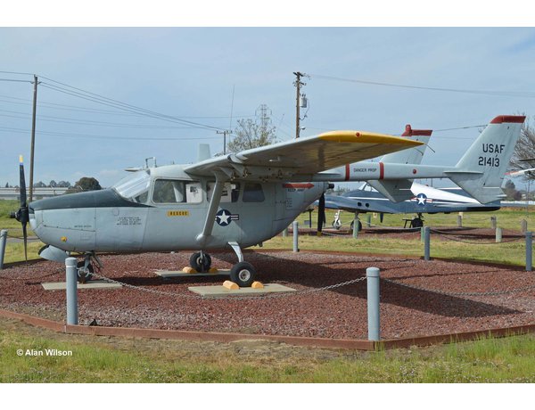Model Set O-2A Skymaster 1:48