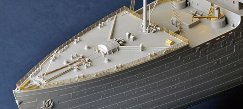 Trumpeter 1/200 Titanic with USB LED light set 03719