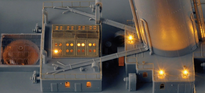 Trumpeter 1/200 Titanic with USB LED light set 03719