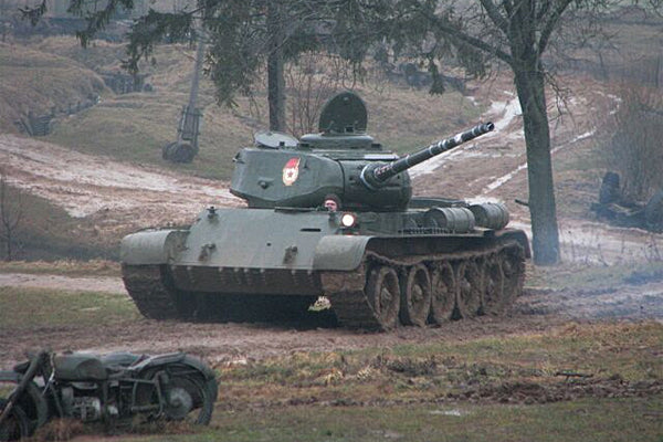 Zvezda 1/100 T-44 SOVIET TANK 6238