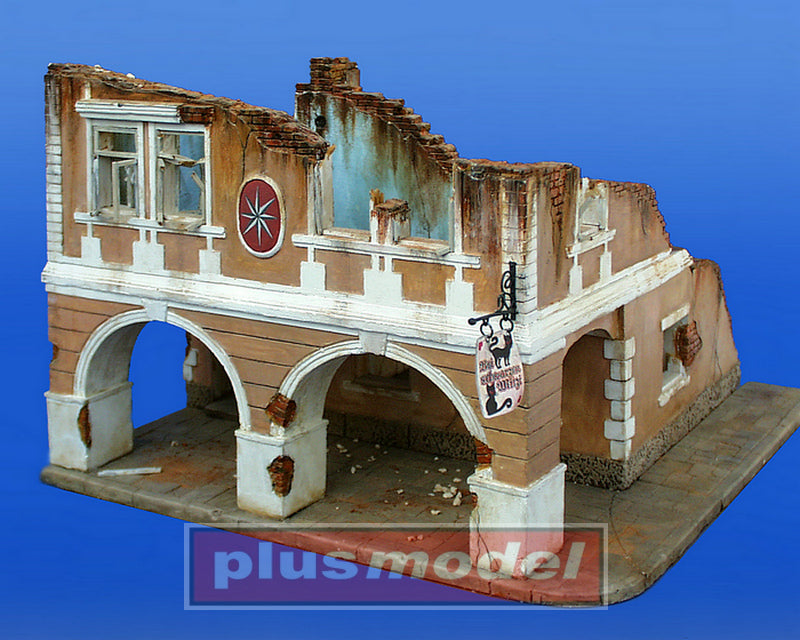 Plusmodel 1/35 House with an Arcade Diorma kit 050