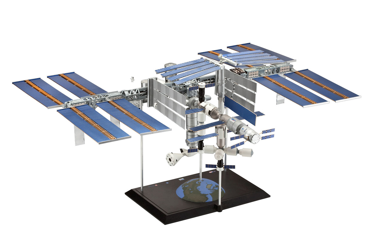 Revell 1/144 International Space Station 25th Anniversary ISS Platinum Edition 05651