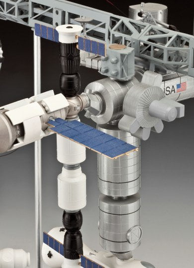 Revell 1/144 International Space Station 25th Anniversary ISS