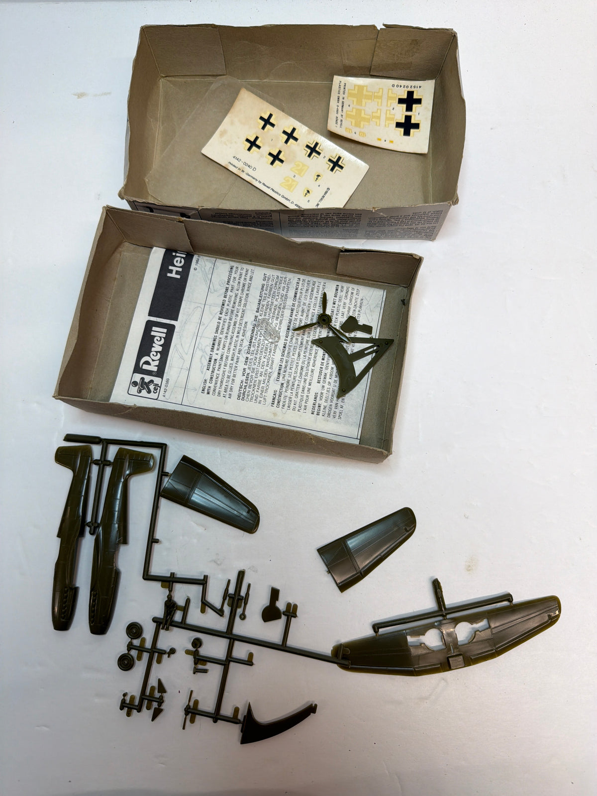 Ceji/Revell Heinkel He 100D 1/72  Scale model Plastic kit