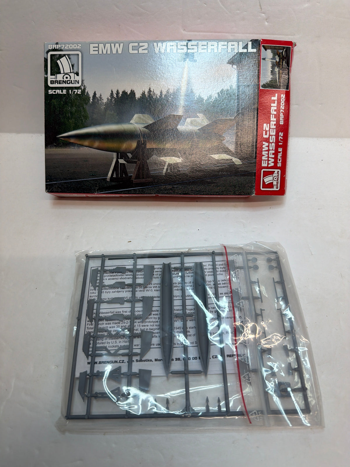 Brengun EMW C2 Wasserfall Guided Rocket with Stand 1/72 Plastic model Kit Vintage