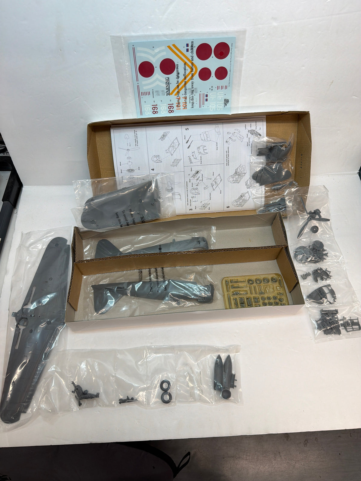21st Century Toys 22114 Mitsubishi A6M3 Zero Type 22 — 1:32 Plastic model aircraft kit