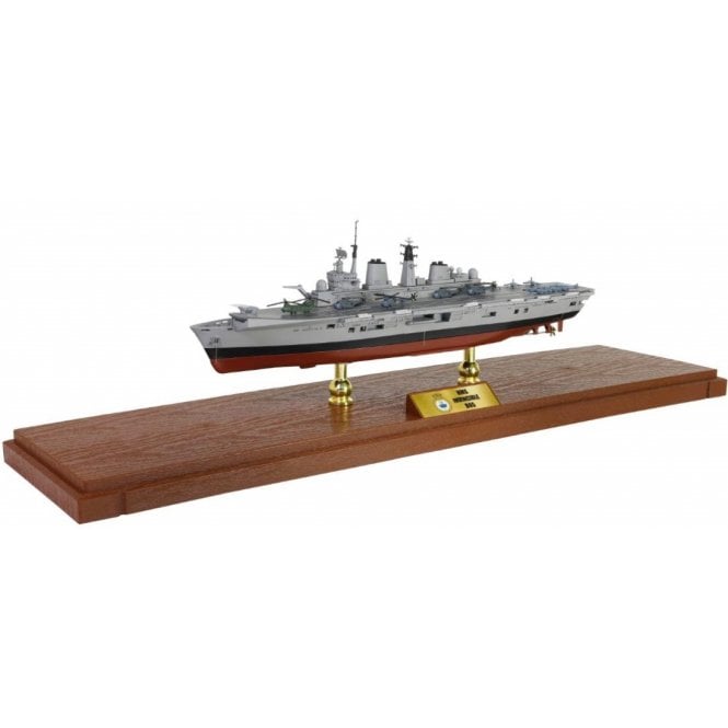 Forces of Valor 1:700 Royal Navy Invincible Class Light Aircraft Carrier - HMS Invincible (R05) Falkland Islands 1982 [Full Hull Version]