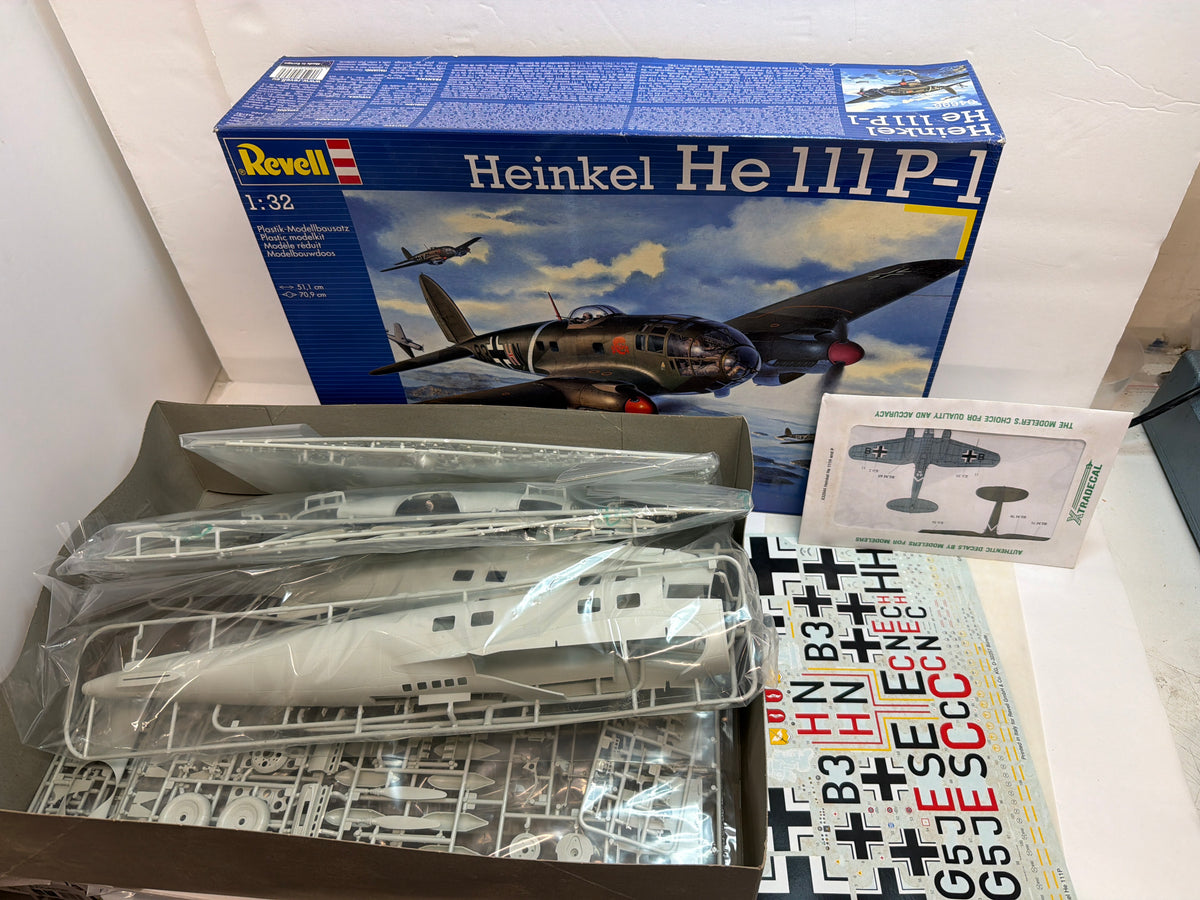 Revell Plastic aircraft kit Heinkel He 111 P1 1:32 04696 Opened but complete but no manual