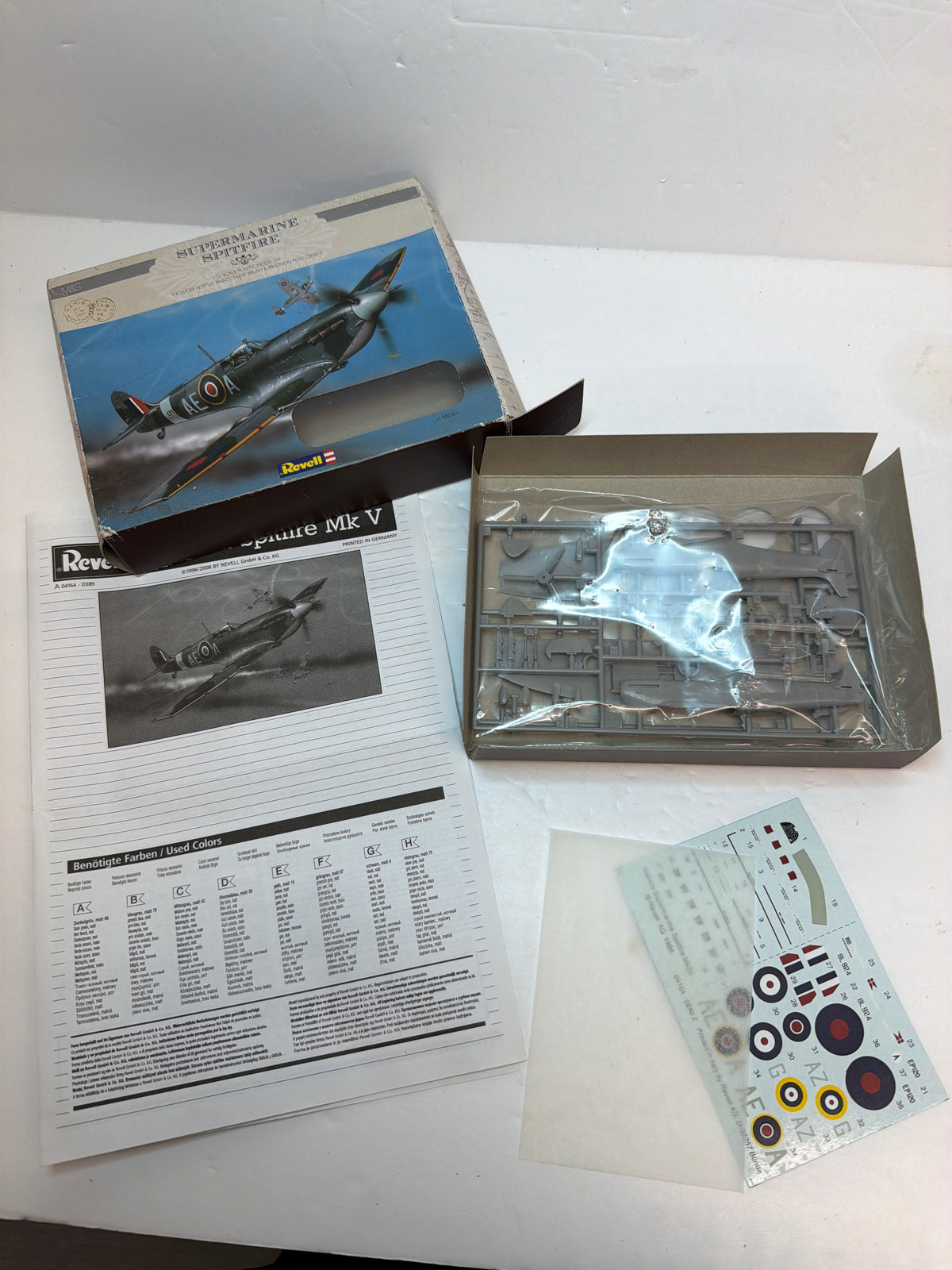 Revell Supermarine Spitfire — Marks & Spencer boxed edition 1/72 Scale model Plastic kit