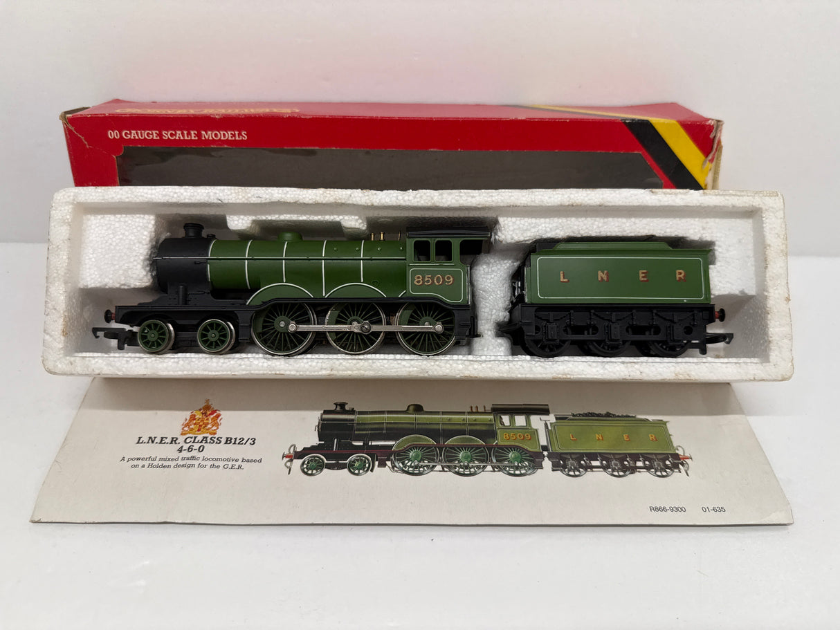 Hornby OO Gauge Rail Road R866 LNER Class B12 8509 - SECOND HAND