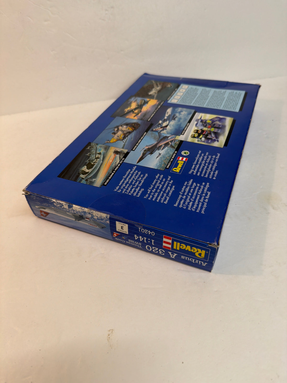 Revell Plastic aircraft kit Airbus A 320 Thomas Cook & Swiss 1:144 04201 Opened but complete