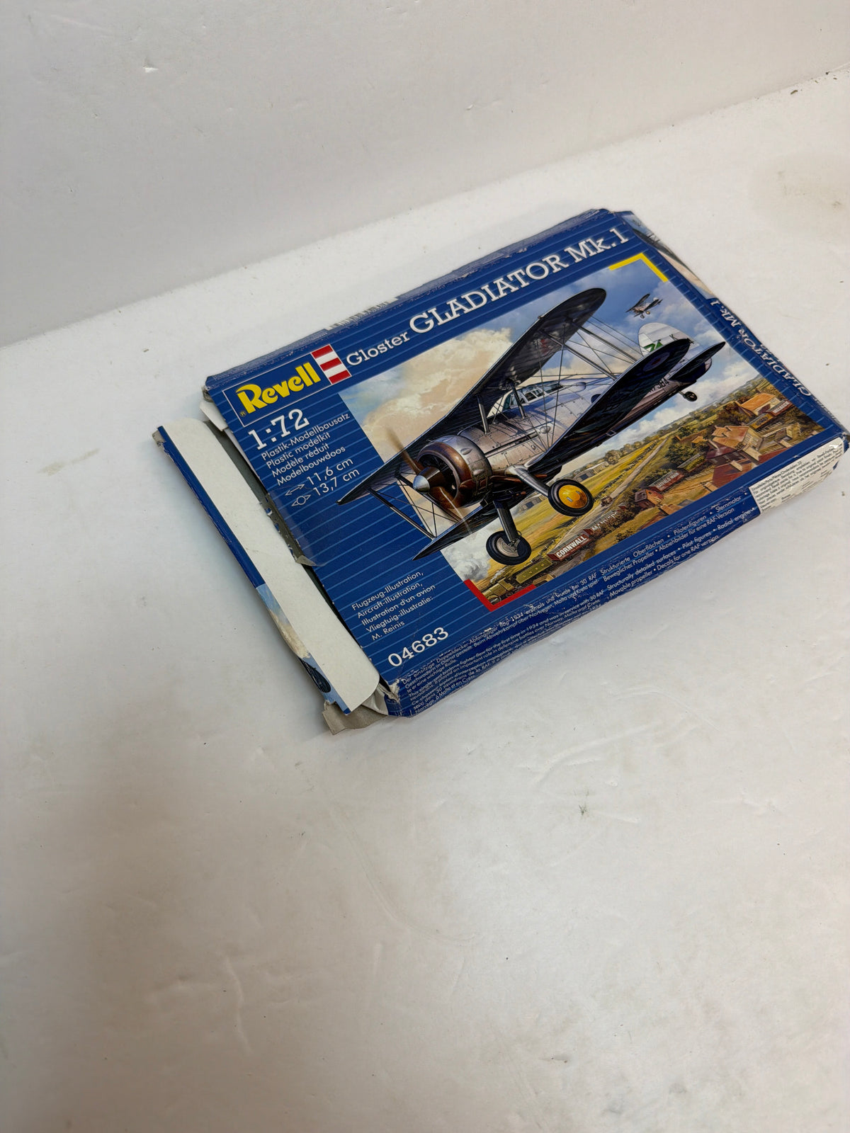 Revell 04683 Gloster Gladiator Mk.I — 1/72 Scale Plastic kit flat packed (damaged box)