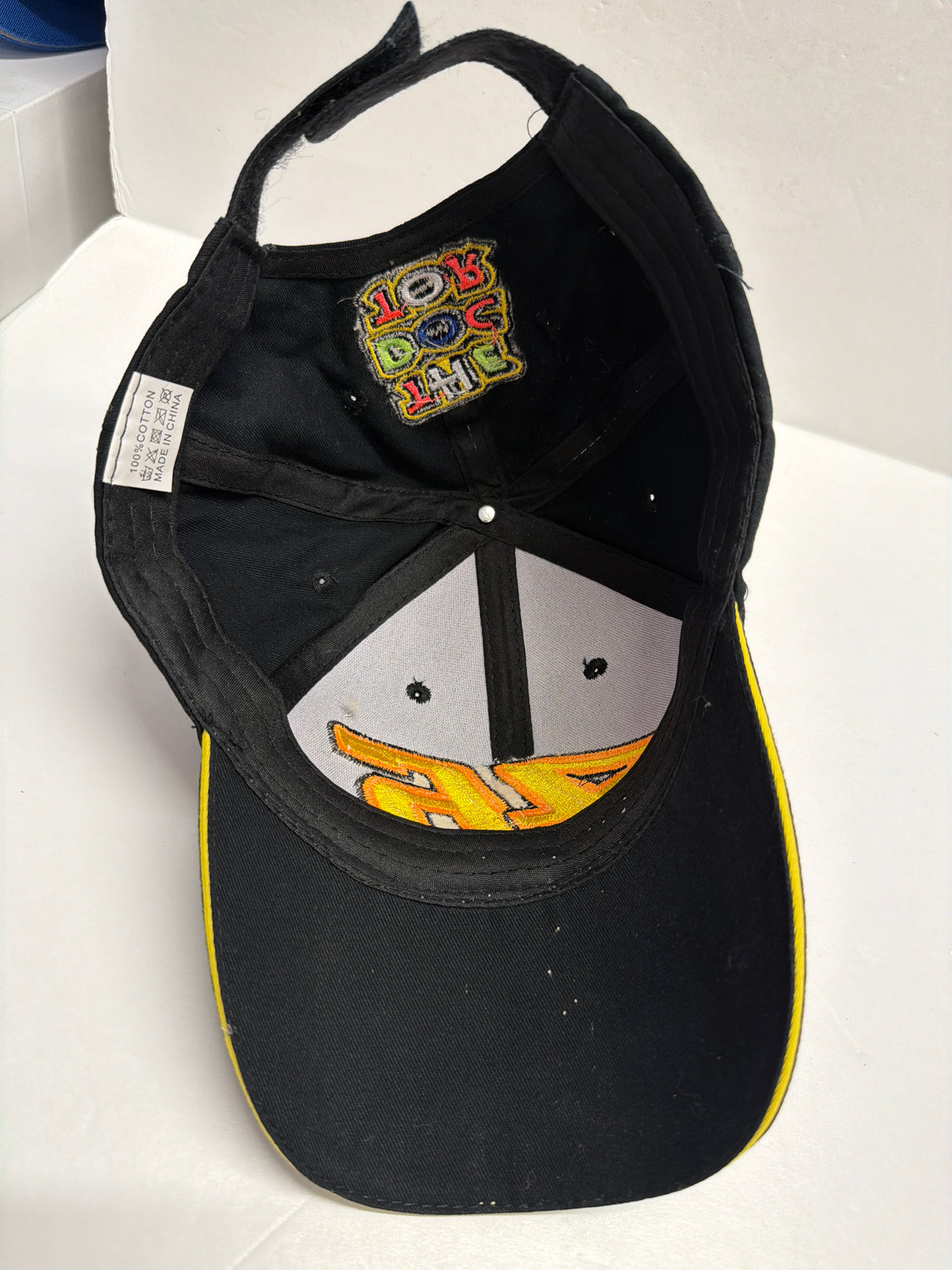 VALENTINO ROSSI VR 46 (in Yellow & orange)  Baseball Cap Black Team Logo the Doctor (second hand)