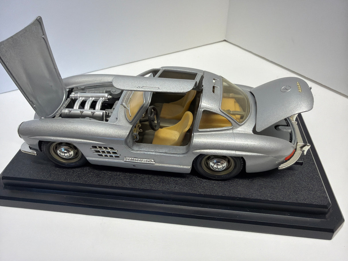 Bburago 1/24 Mercedes-Benz 300 SL (1954) second hand