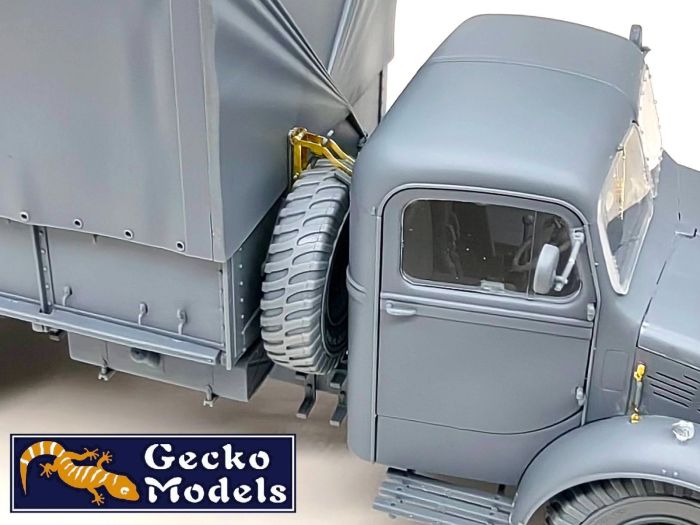GECKO MODELS 1/35 Bedford OYD Truck 3t 4x2 GS (Metal Cargo Body) kit 35GM0155