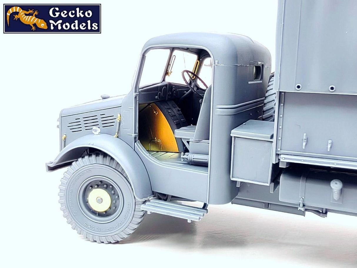 GECKO MODELS 1/35 Bedford OYD Truck 3t 4x2 GS (Metal Cargo Body) kit 35GM0155
