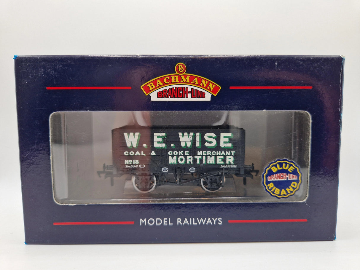 Bachmann Branchline 37-100A 7 plank end door wagon in W E Wise livery