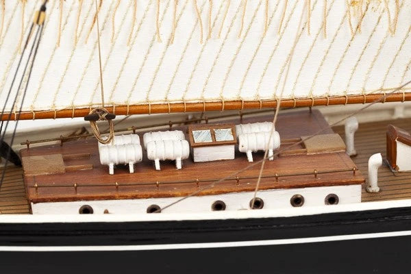 Billing Boats BB600 1:100 Bluenose II -Wooden hull Kit 428350