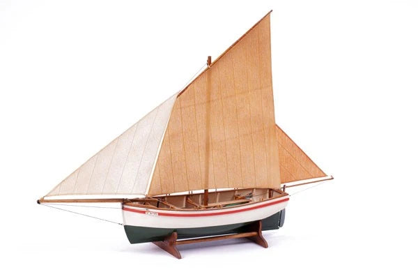 Billings BB906 1:30 LE BAYARD - Wooden hull