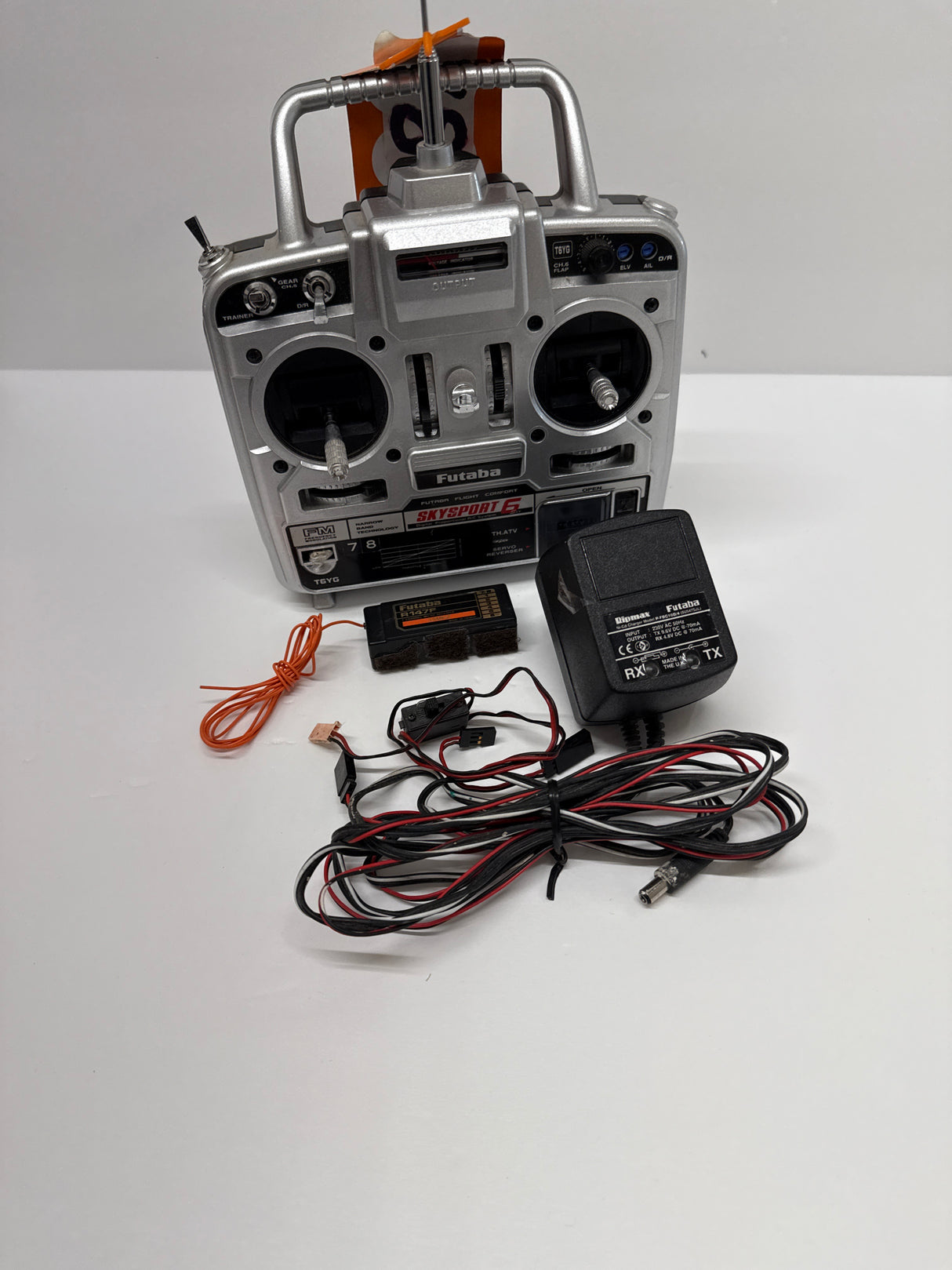 Futaba 35mhz Skysport  6 Transmitter with R147F Receiver/Battery& Charger  - SECOND HAND