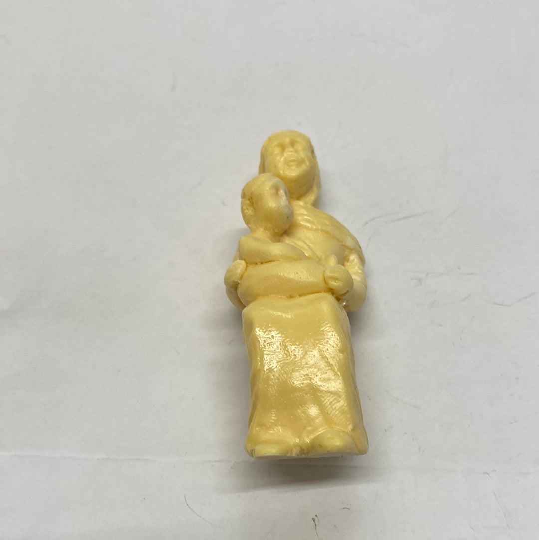 Scenic Accessories - Unpainted Resin Figure Sitting (Lady & Child)