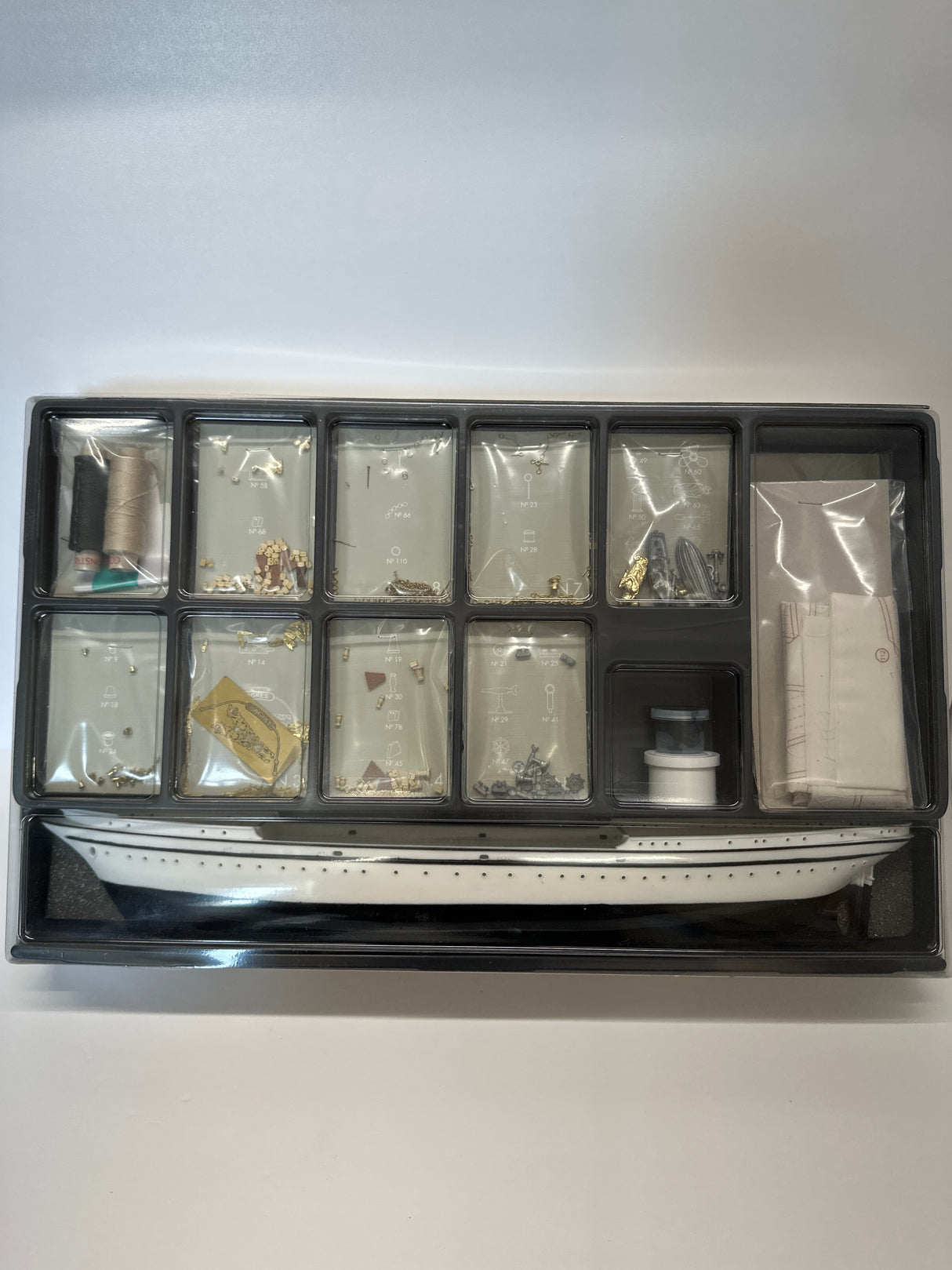 Constructo Wooden & Plastic Model Ship Kit Sagres 1:190 22 inches long 80571 Fadded box