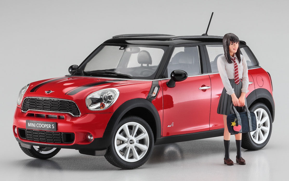 Hasegawa 1:24 Mini Cooper S Countryman All4 With School Girl Figure Kit HSP559