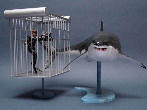 Pegasus 1/18 Great White Shark with Diver in Cage Kit PKPG9501