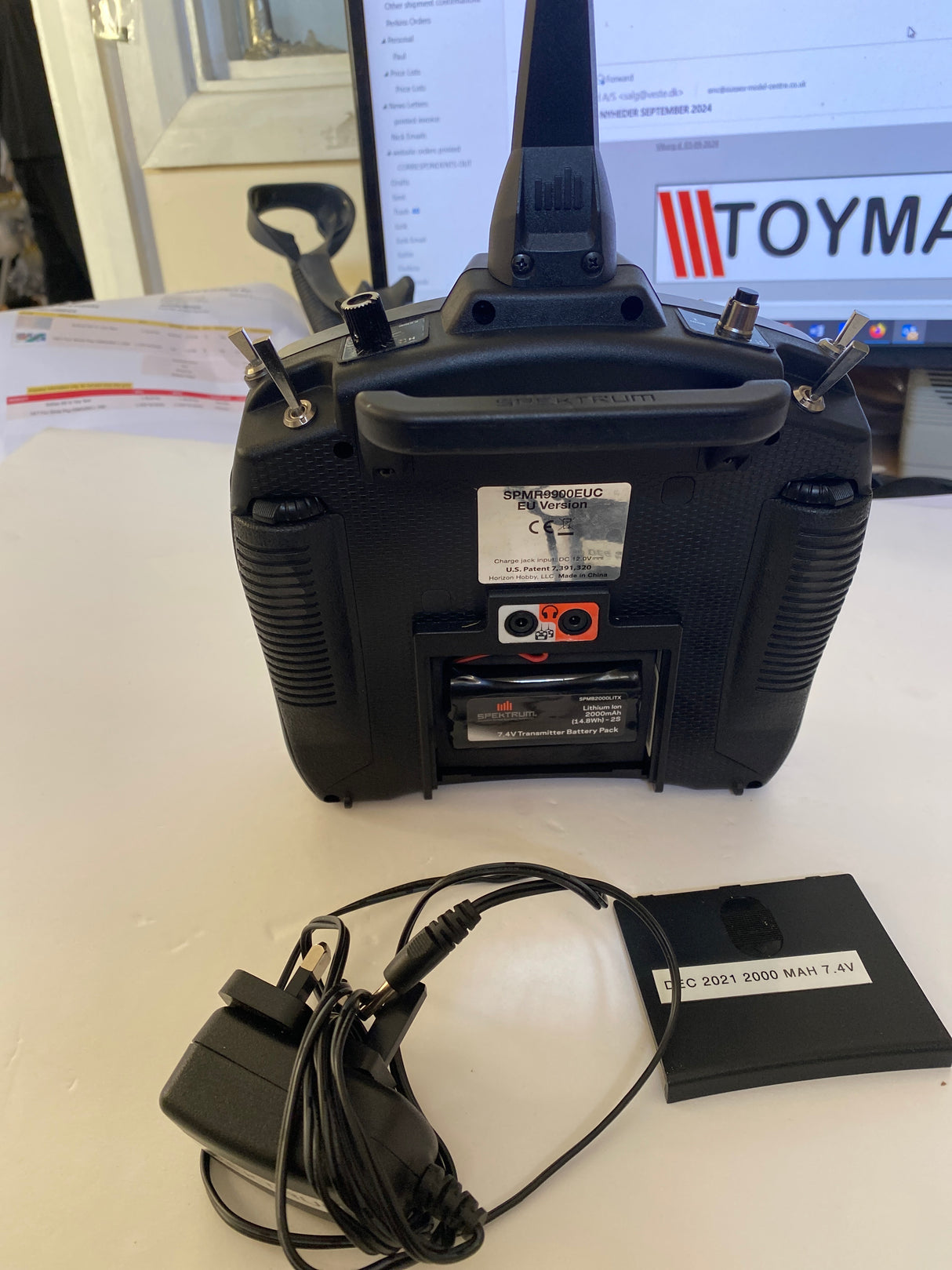 DX9 Transmitter with Battery and Charger - SECOND HAND - Bagged