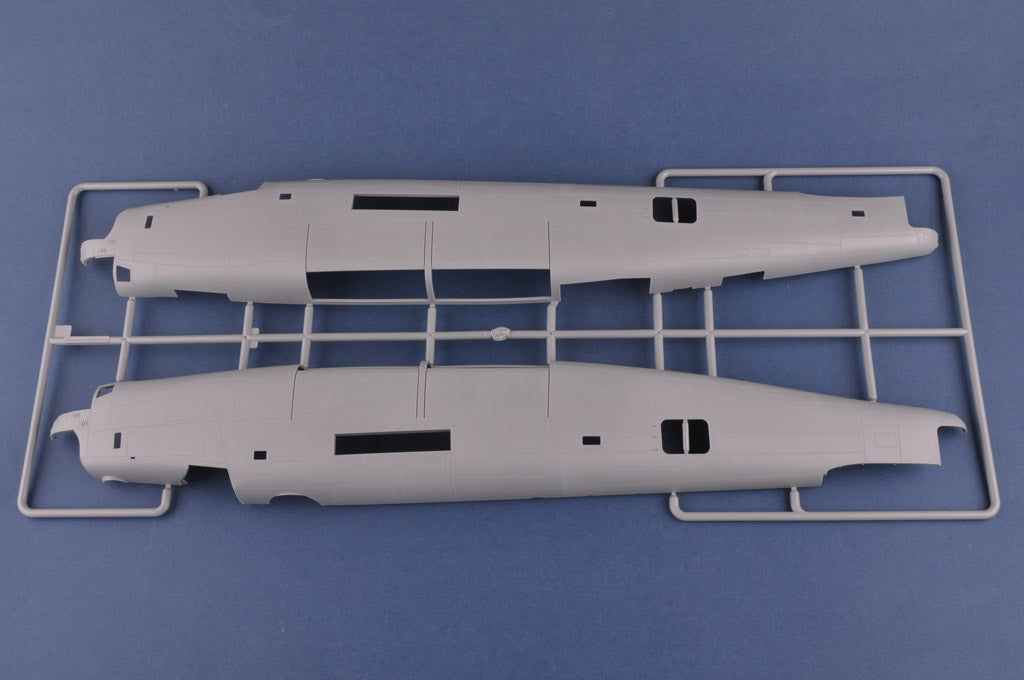 Hobby Boss 1/32 Hobby Boss 1/32 B24J Liberator kit 83211