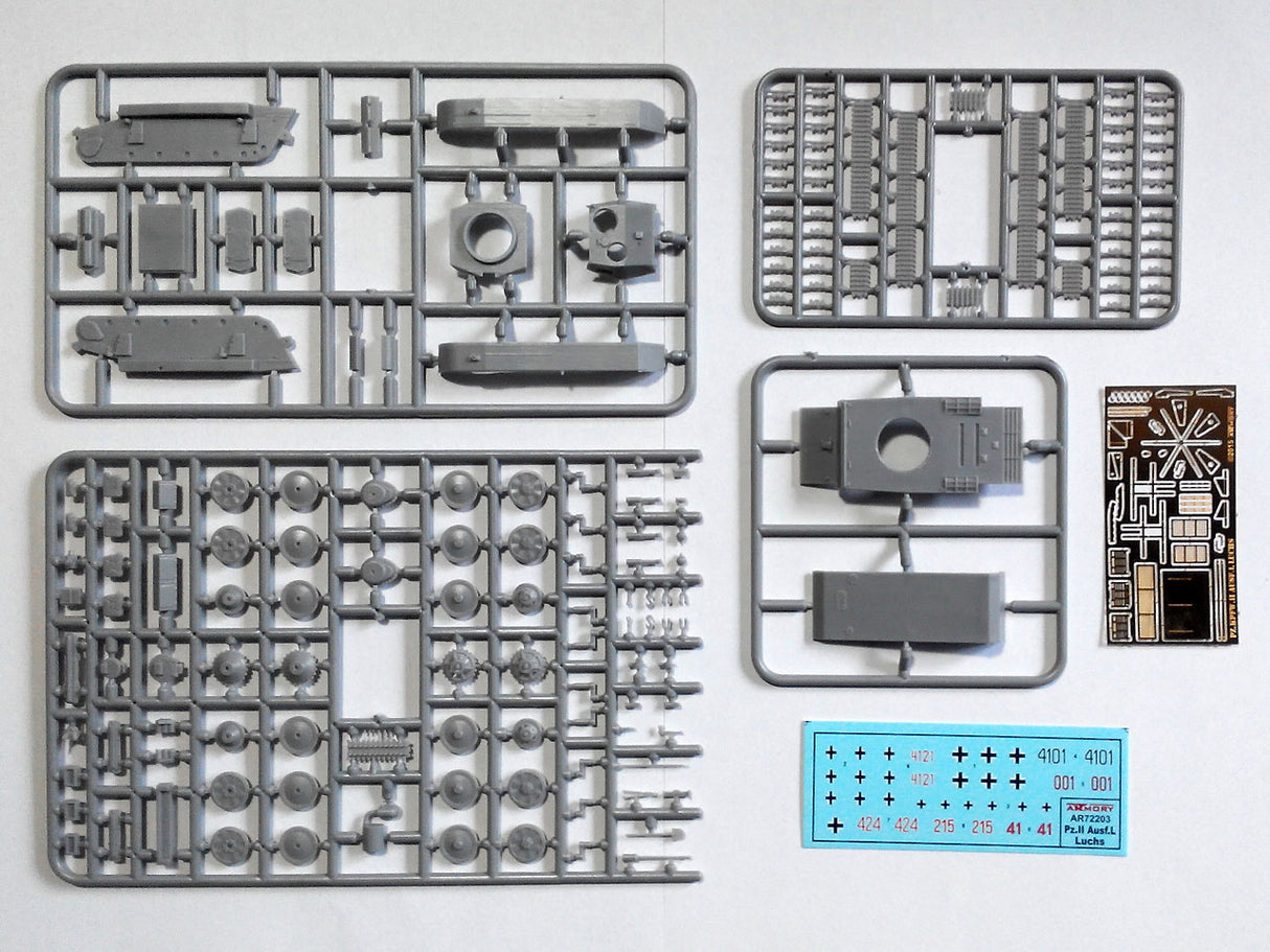 Armory Models Group 72203 Pz.Kpfw.II Ausf.L Luchs German WWII Light Recon Tank