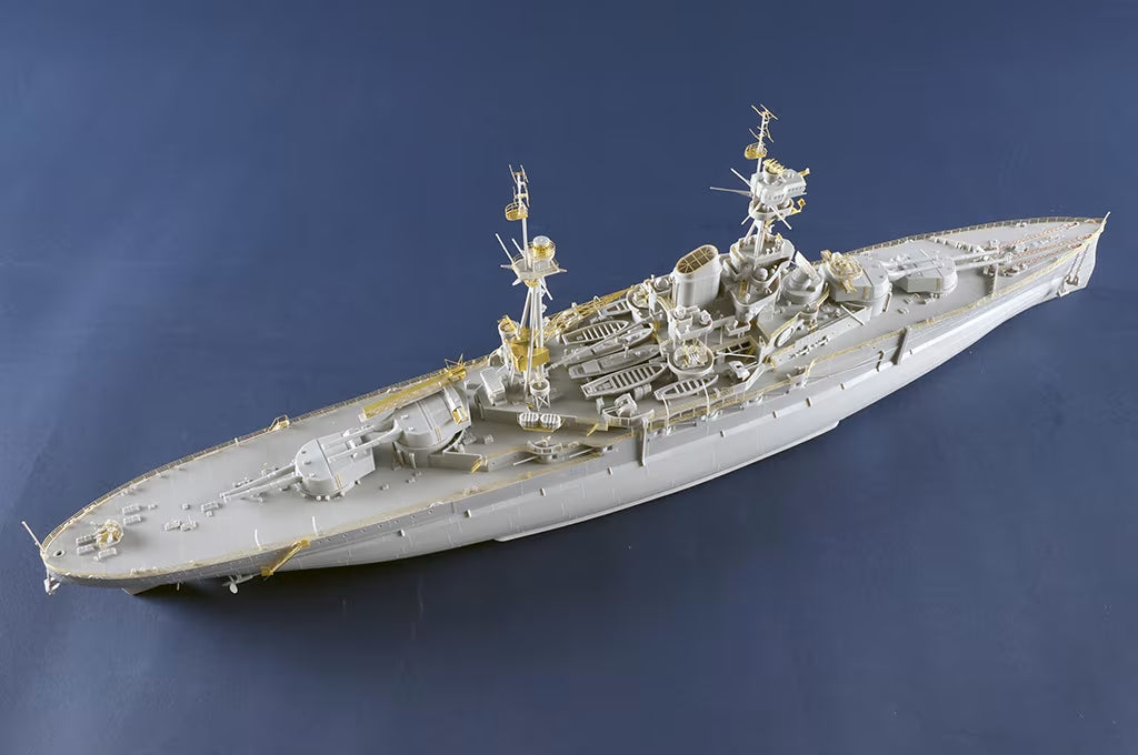 Trumpeter 1/350 HMS Resolution Kit 05379