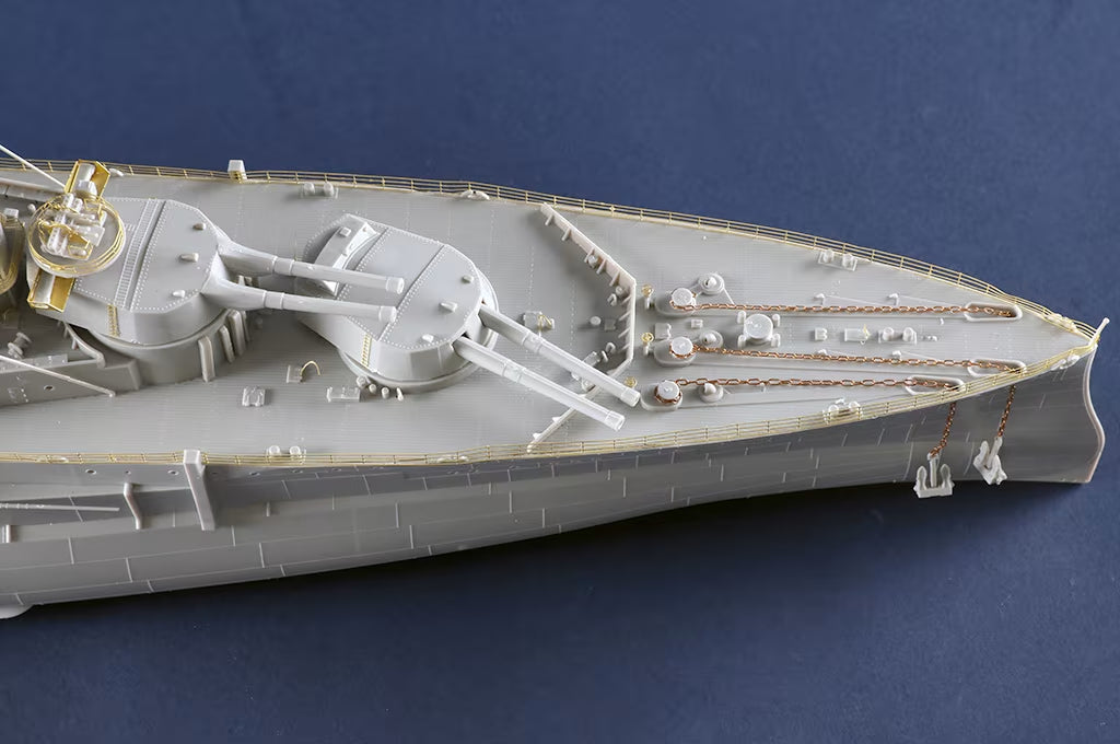 Trumpeter 1/350 HMS Resolution Kit 05379