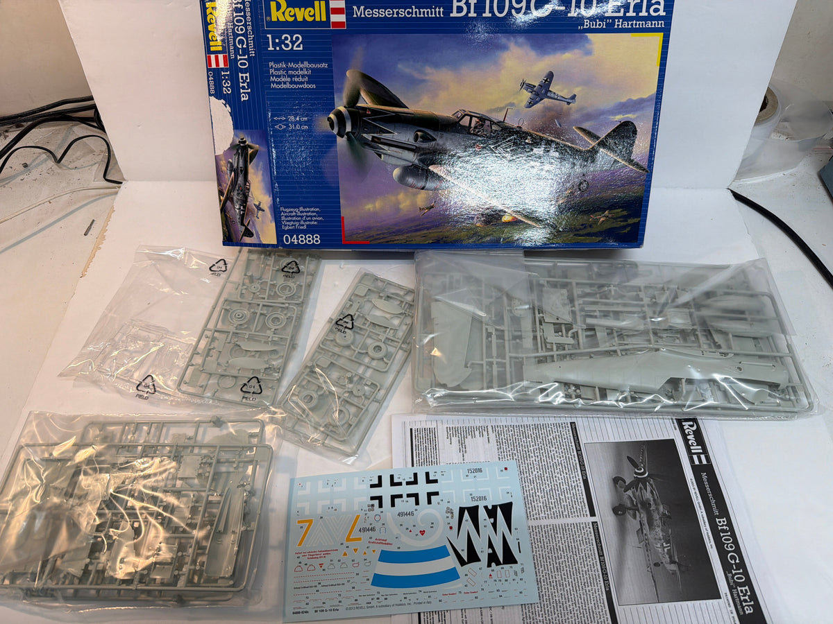 Revell Plastic aircraft kit Messerschmitt BF109G-10 Erla Bubi Hartmann 1:32 04888 Opened but complete