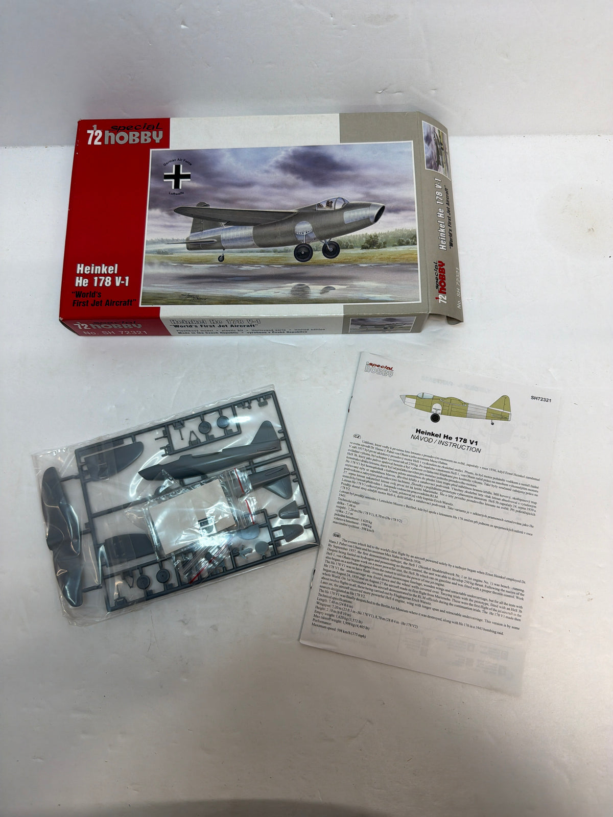 Special Hobby 72321 Heinkel He 178 V-1 First World Jet — 1:72 Plastic model aircraft kit