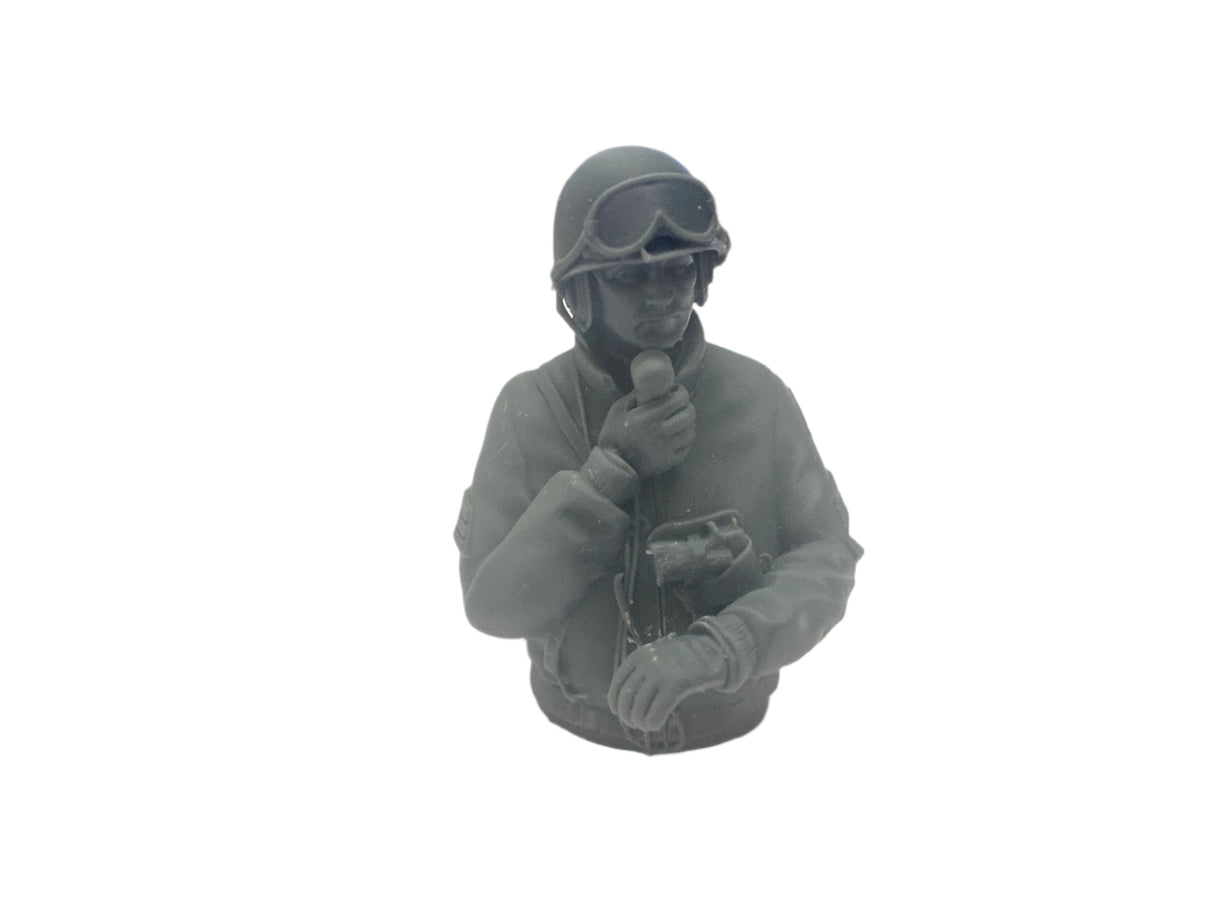 A5 1/16 American Tank Crew - Holding Mike to mouth+Helmet