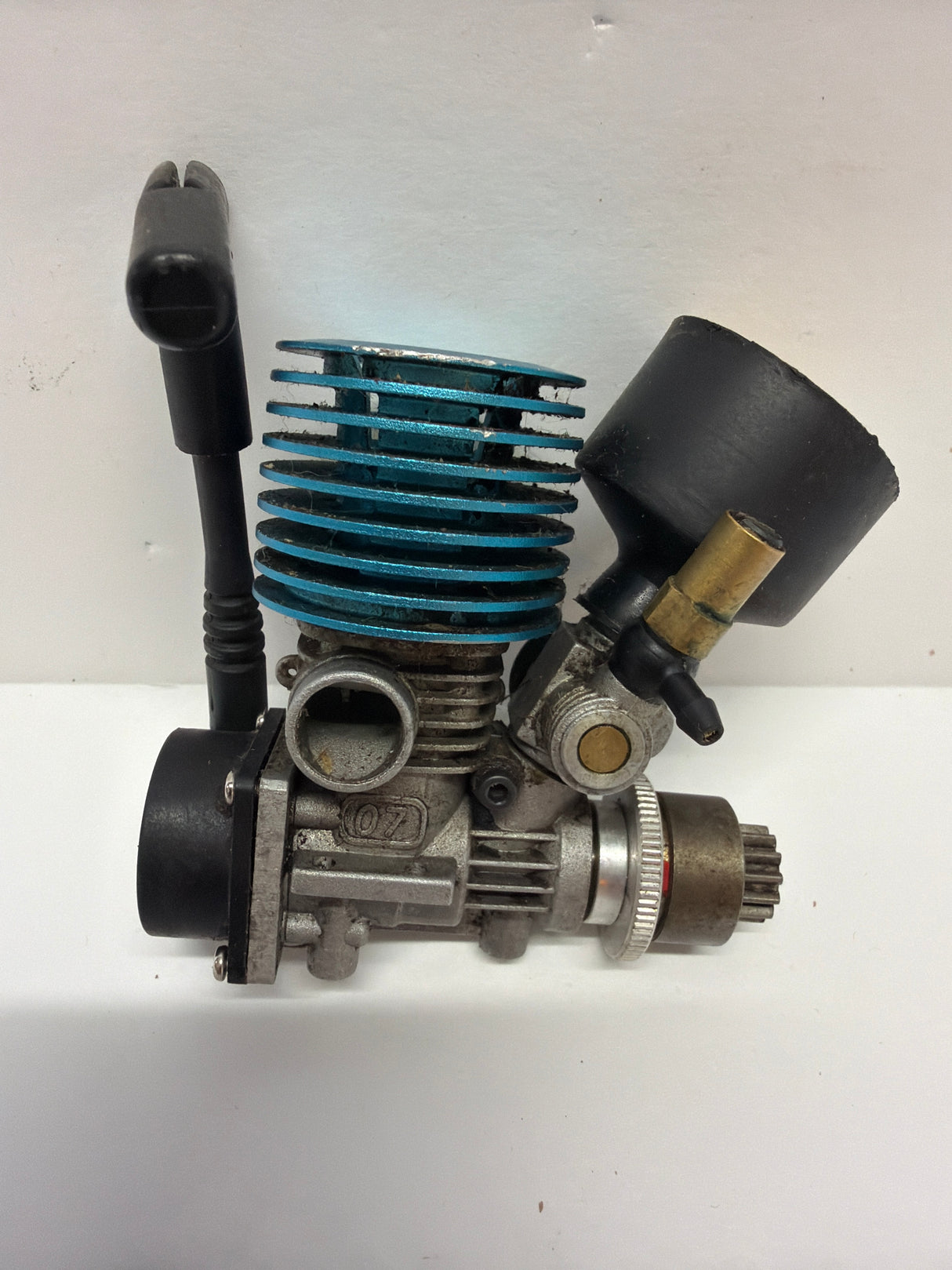 Second Hand Car Engine 2-stroke Small Pull Start engine 0.7cc? (Box 62)