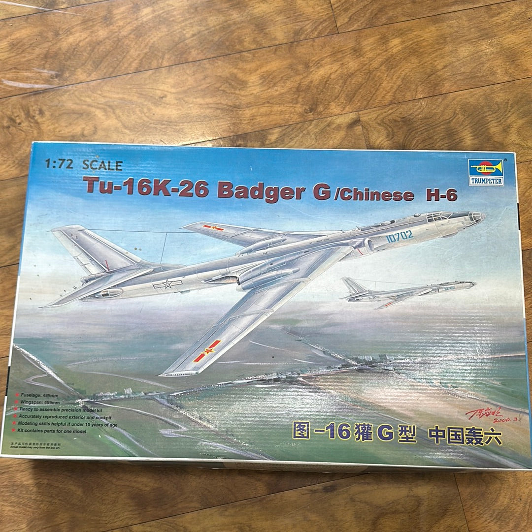 Trumpeter 1/72 Russia Tu-16K-26 Badger Airplane H-6 Model Kit - 01612