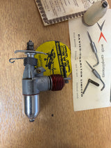 DC Dart .55 CU . CM In Box with Parts Vintage Model Engine Diesel Second Hand (Box 109)