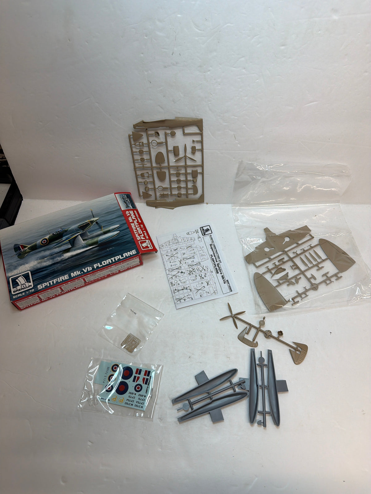 Brengun Supermarine Spitfire Mk.Vb Floatplane 1/72 Plastic model Kit Vintage