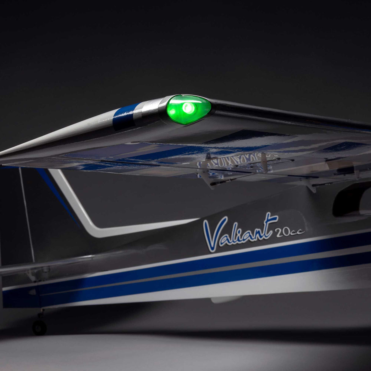 Hangar 9  Valiant 20cc EP PNP
