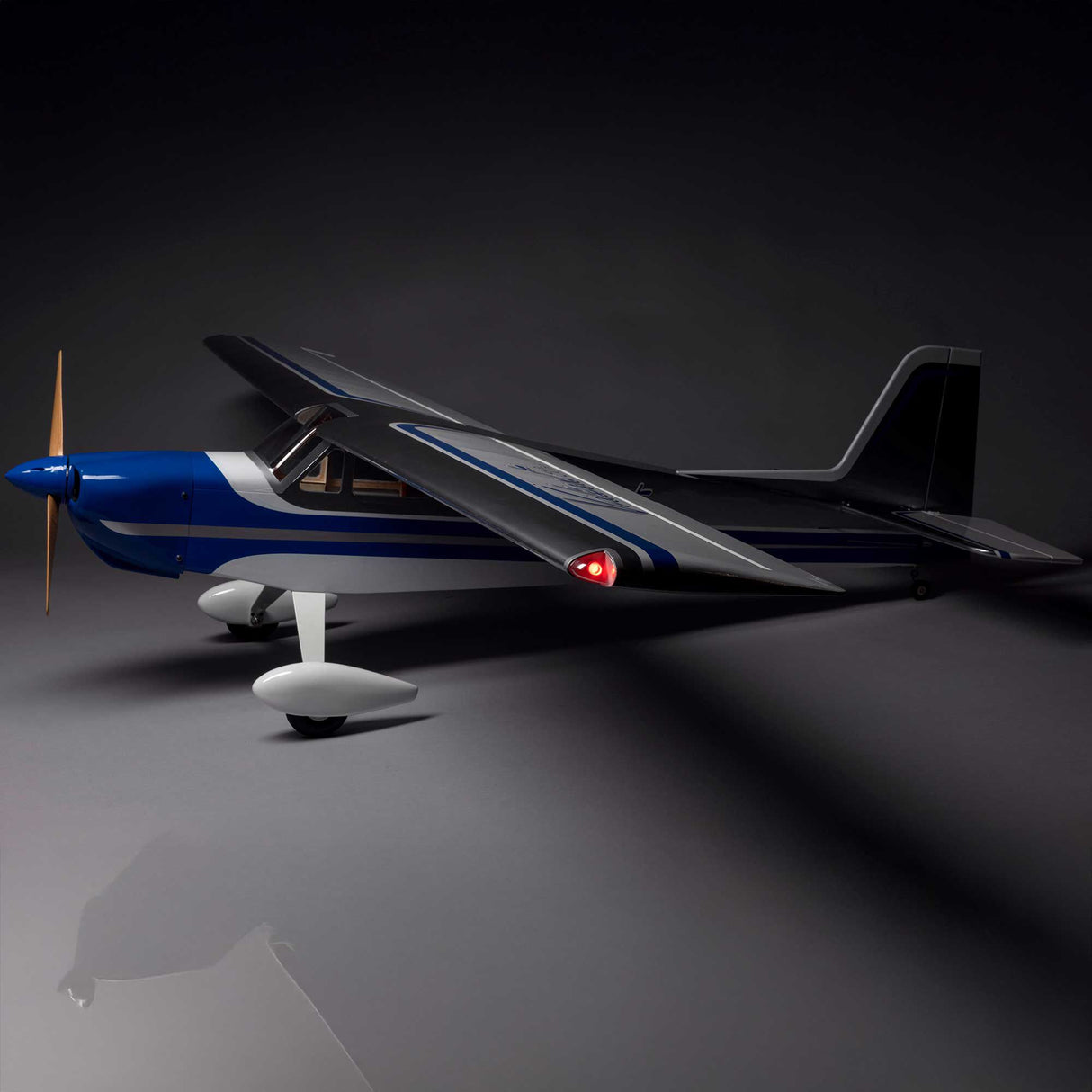 Hangar 9  Valiant 20cc EP PNP